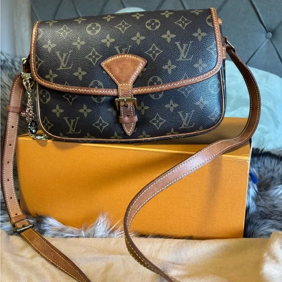 Louis Vuitton Sologne Vintage Crossbody Bag **Authentic - Picture 15 of 17